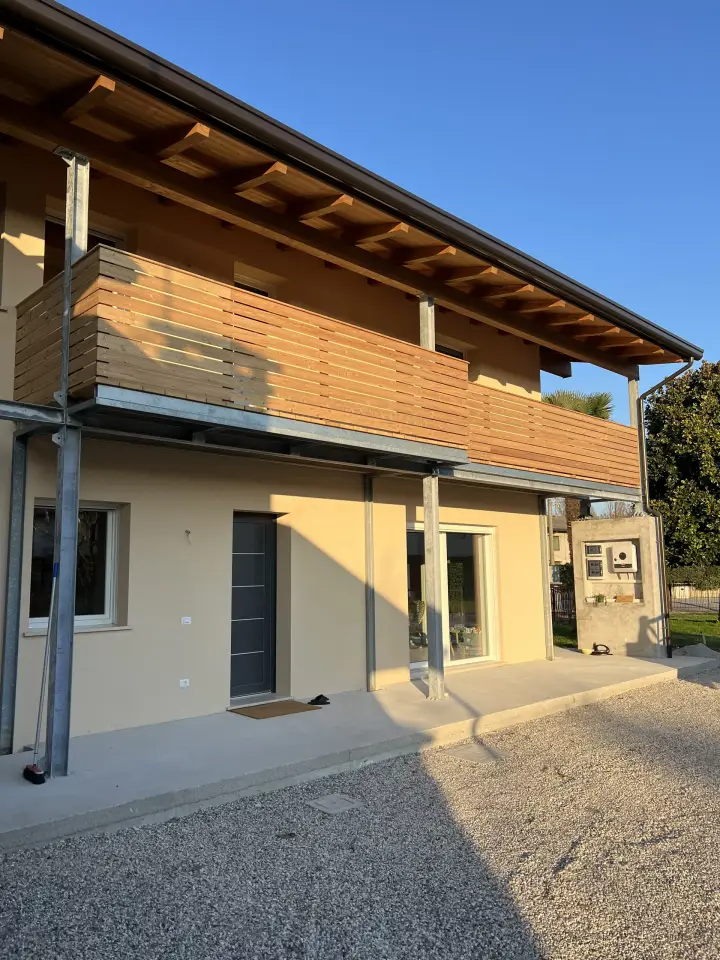 Ballatoio in legno e ferro